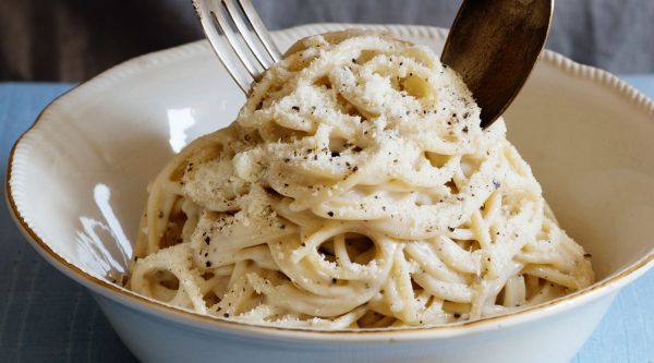 SPAGHETTI CACIO, PEPE E PANCETTA – GhiottaMente