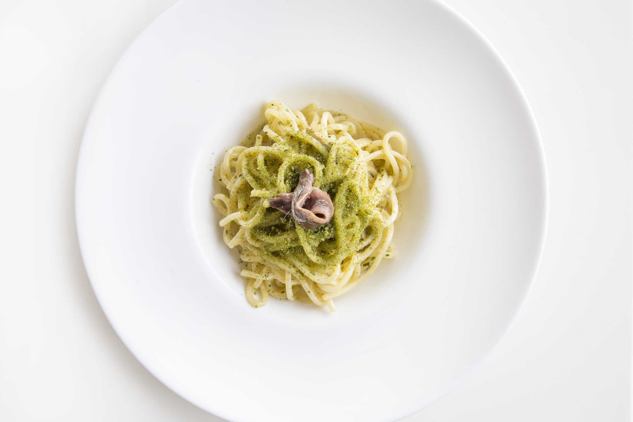 Cucina di mare: gli spaghetti con pane, burro e alici di ...