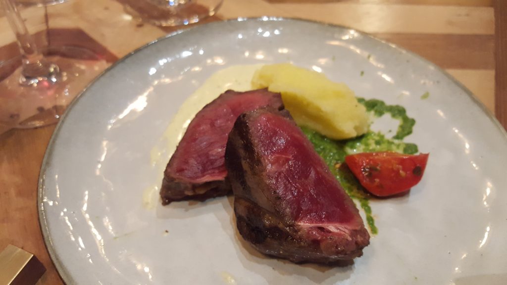 tavola bottiglieria con cucina