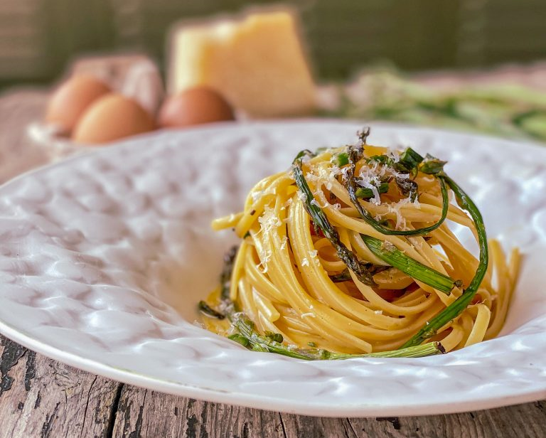 linguine cacio uova e asparagi