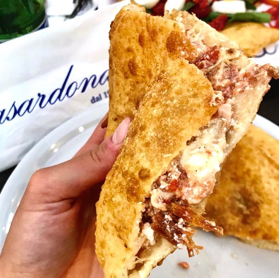 Roma. La pizza fritta de La Masardona approda a due passi dal Vaticano