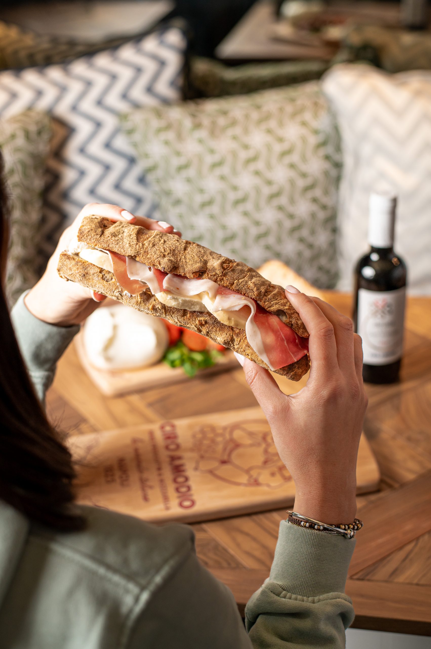 Milano apre Pane Prosciutto & Mozzarella MangiaeBevi