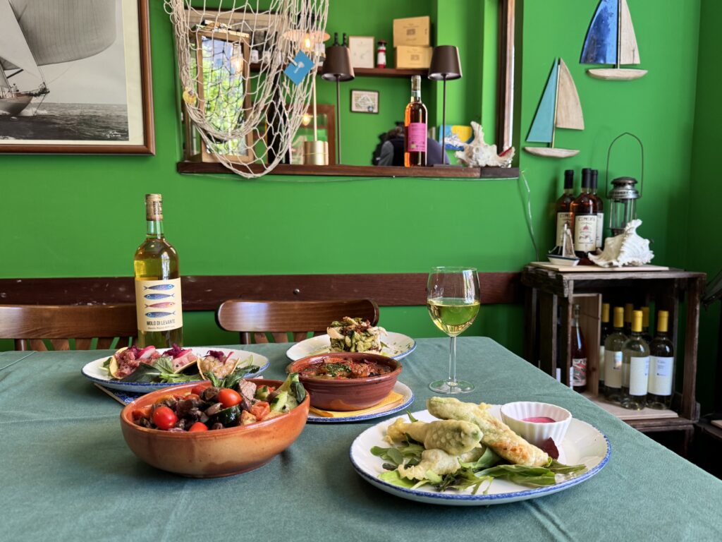 piatti e vino di trattoria fauro1937
