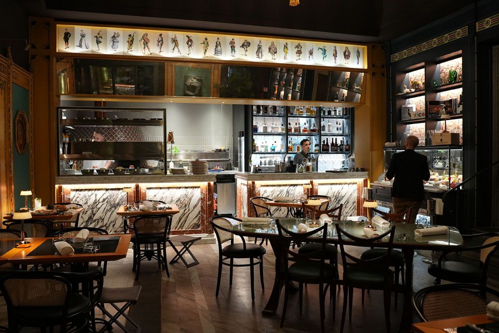 la sala e il bancone di Vico Pizza e Wine a Roma